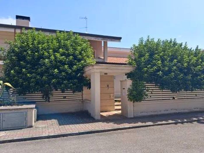 Casa con 6 locali in vendita in Centro, Cisterna di Latina