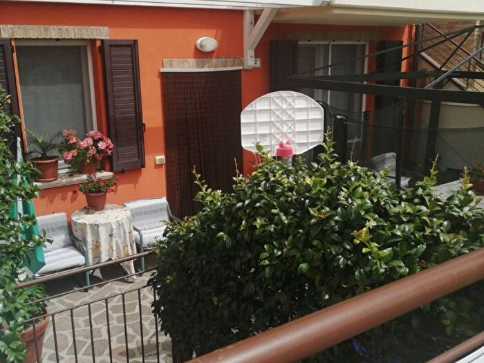 Casa quadrilocale in vendita in Strada Santa Maria Dell'Arzilla, Santa Maria dell'Arzilla, Pesaro
