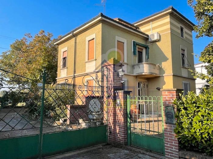 Casa con 6 locali in vendita in VIA DUCHI MOLINARI, Centro, Castelvetro Piacentino