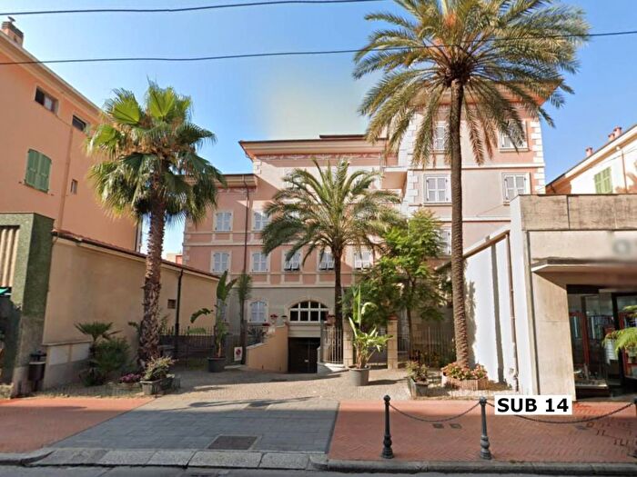 Appartamento trilocale in vendita in Via Vittorio Emanuele II N, Centro, Bordighera
