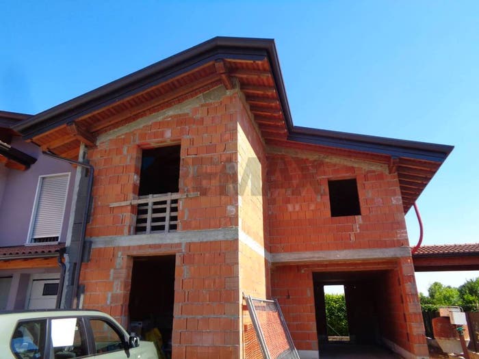 Casa con 6 locali in vendita in Via Don Learco Giuliani, Centro, Casalromano