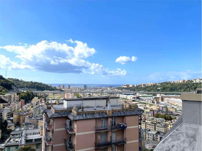 Appartamento con 6 locali in vendita in Rivarolo, Genova