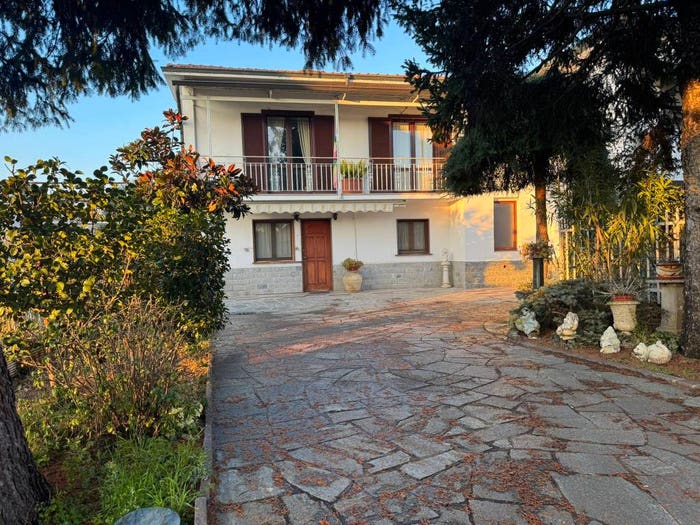 Casa trilocale in vendita in Via Risorgimento, Centro, Bernareggio