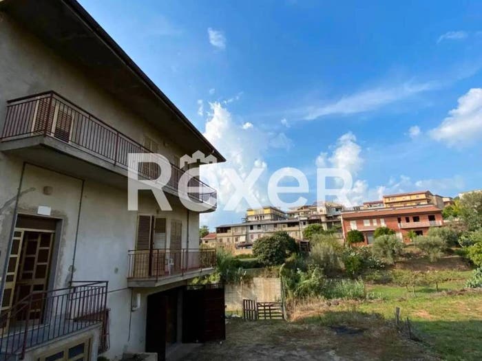 Casa con 5 locali in vendita in Via Trieste, Laureana di Borrello