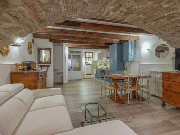 Appartamento trilocale in vendita in Via Nazionale, Centro, Cortona