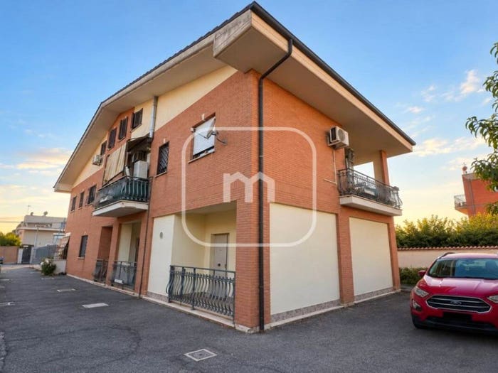 Appartamento trilocale in vendita in Via Sant'Elpidio a Mare, Corcolle, Roma