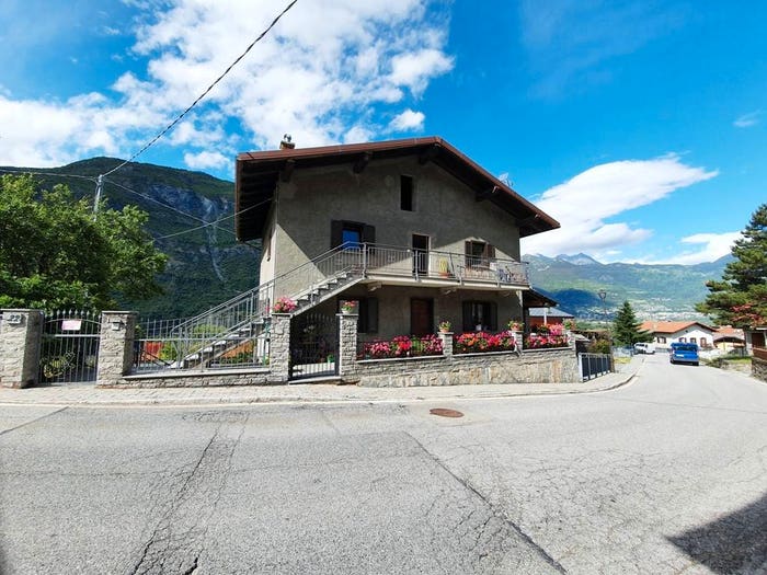 Appartamento trilocale in vendita in Frazione Banchet, Lassolaz, Pontey