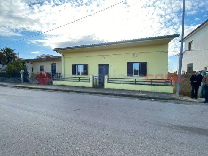 Casa con 5 locali in vendita in Corso Vittorio Emanuele snc, Centro, Carinola