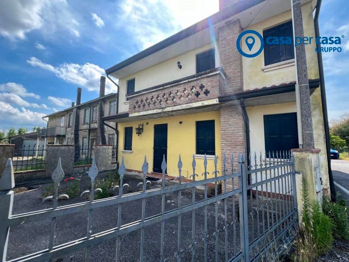 Casa quadrilocale in vendita in Villanova Marchesana Via Canalnovo, Villanova Marchesana