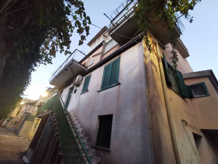 Appartamento con 5 locali in vendita in Vico II Eugenia, Pontegrande Sant'Elia, Catanzaro