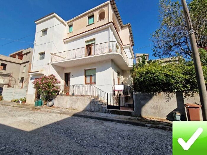 Casa con 10 locali in vendita in Via Pitasi, Melito Di Porto Salvo