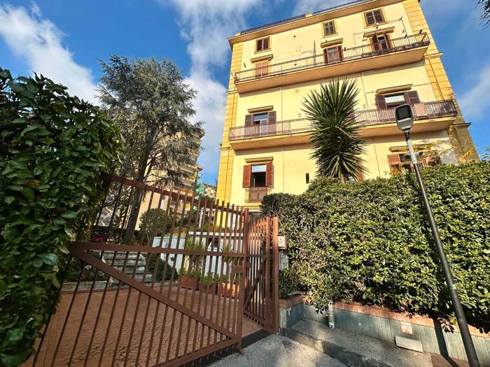 Appartamento trilocale in vendita in Via Domenico Fontana, Arenella, Napoli