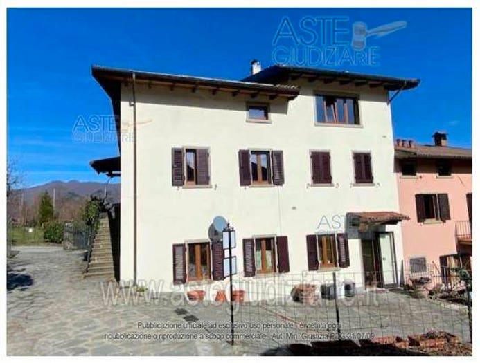 Appartamento con 6 locali in vendita in FRAZIONE CASATICO LOCALITA' BIAIA, Camporgiano