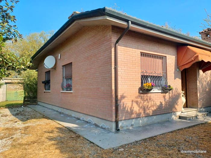 Casa quadrilocale in vendita in Via Ca' Rossa, Portomaggiore