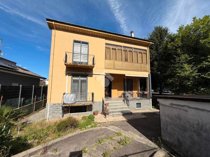 Casa con 6 locali in vendita in Via Gran Sasso, Centro, Garbagnate Milanese
