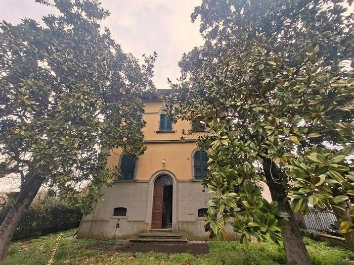 Appartamento con 6 locali in vendita in Città, Montevarchi