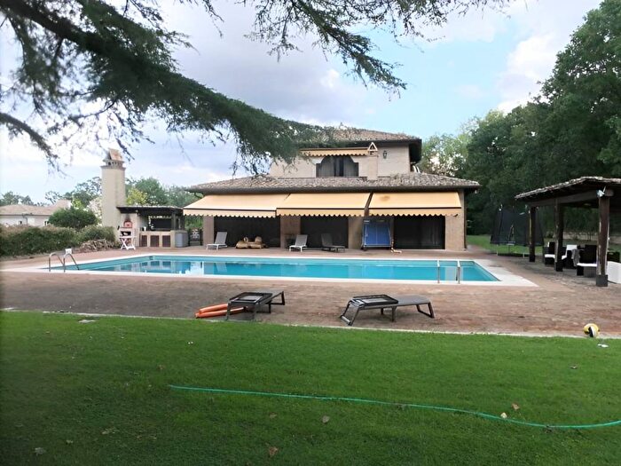 Casa con 5 locali in vendita in Largo Olgiata Isola A, Olgiata, Roma