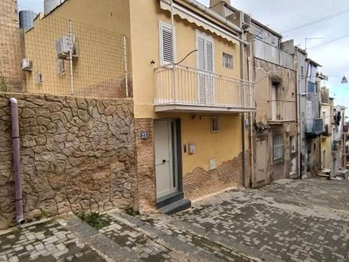 Casa quadrilocale in vendita in Via Ciuffia No Number, Centro, Caltagirone
