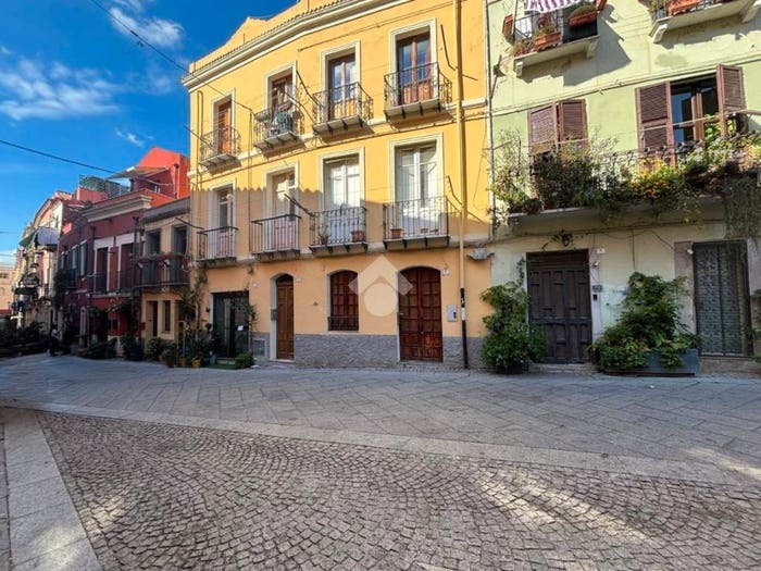 Appartamento trilocale in vendita in Via San Domenico, Villanova, Cagliari