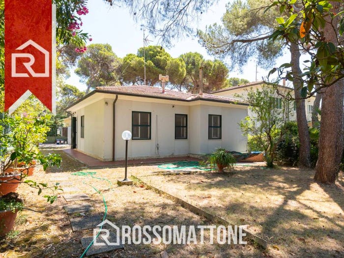 Casa con 5 locali in vendita in Via Cristoforo Colombo, Quercianella, Livorno