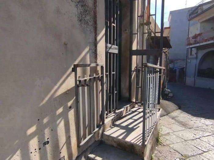 Casa bilocale in vendita in Via Vittorio Emanuele, Centro, Aci Catena