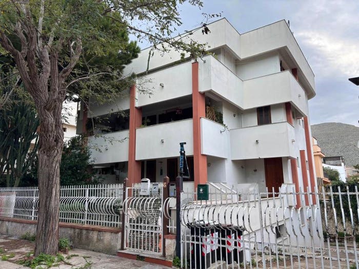 Casa quadrilocale in vendita in Via Chirone, Partanna, Palermo