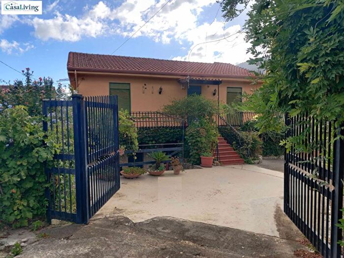 Casa con 6 locali in vendita in Via Esterna Strazzasite, Strazzasite, Monreale