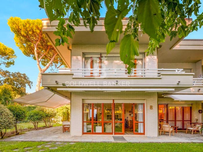 Casa con 6 locali in vendita in Via dei Cerri, Ronchi Poveromo, Massa