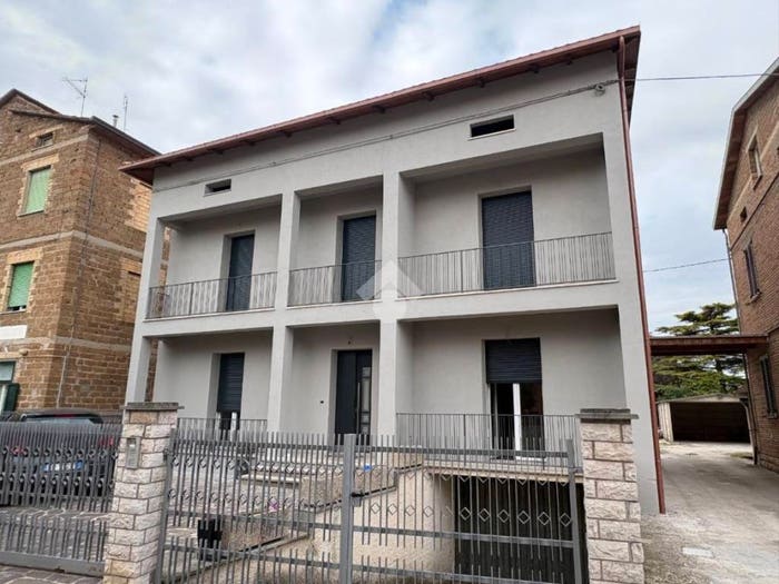 Casa con 6 locali in vendita in Via Augusto Renzini, Bastia, Bastia Umbra
