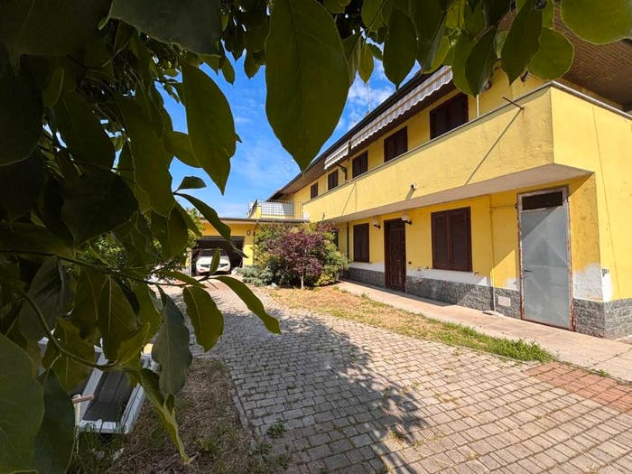 Casa con 5 locali in vendita in Via Fratelli Cairoli, Centro, Cilavegna