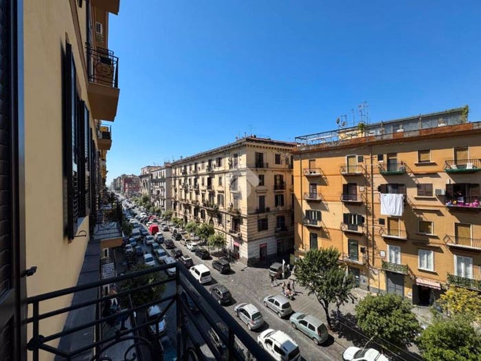 Appartamento con 5 locali in vendita in Corso Giuseppe Garibaldi, Arenaccia, Napoli