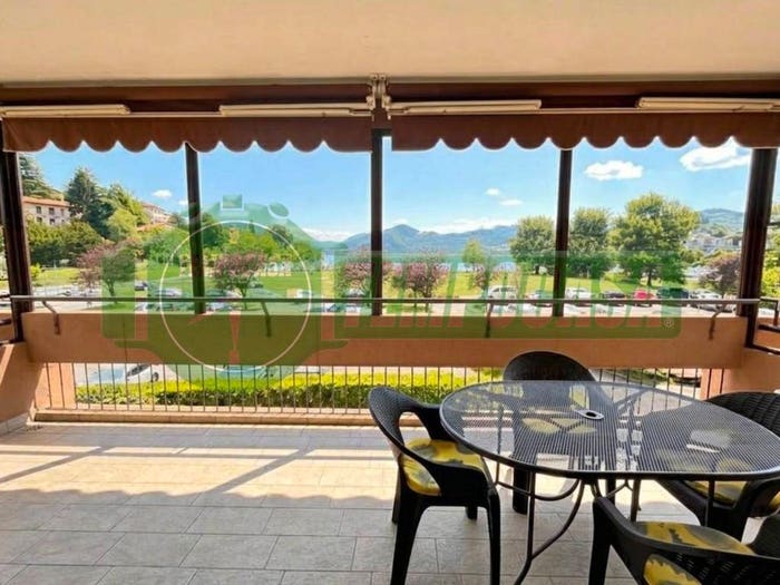 Appartamento trilocale in vendita in Via Miralago, Laveno, LavenoMombello