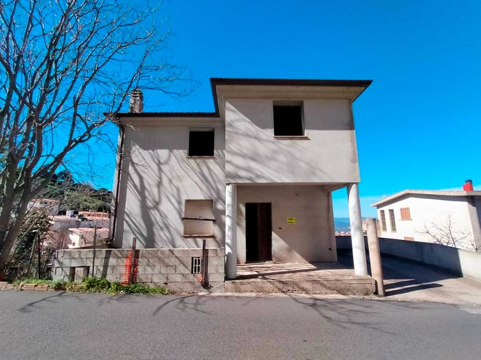 Casa con 5 locali in vendita in Via Alcide De Gasperi, Centro, Dorgali