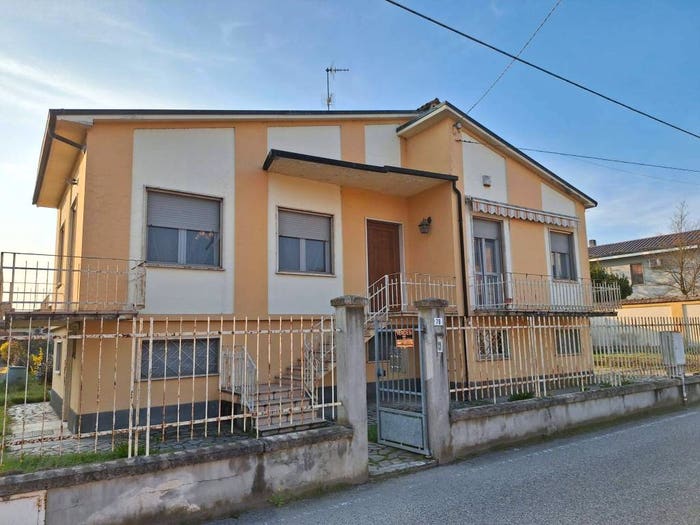 Casa quadrilocale in vendita in Via Vittorio Veneto, Ticineto