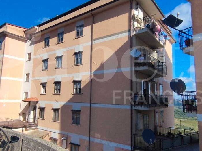 Appartamento con 5 locali in vendita in Via Damiano Assanti, Centro, Squillace