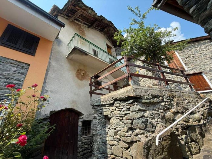 Casa con 5 locali in vendita in Via Civrari, Centro, Lemie