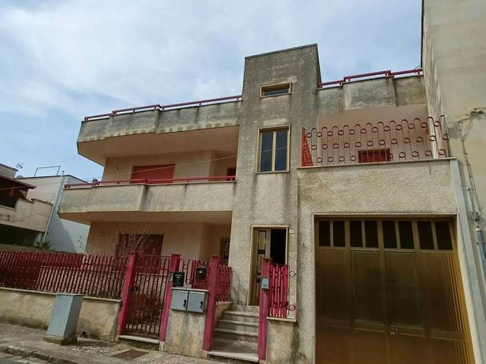 Appartamento quadrilocale in vendita in Via Volta, Castrignano de' Greci