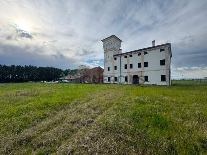 Casa con 6 locali in vendita in Via Garbo, Legnago