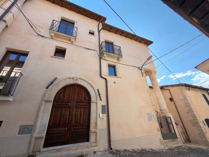 Casa quadrilocale in vendita in Via del Colle, Fagnano Alto