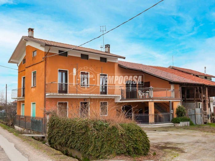 Casa con 6 locali in vendita in Via Trucchi, Trucchi, Morozzo