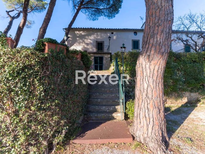 Casa con 6 locali in vendita in Case Sparse S Martino A Bocena, Cortona