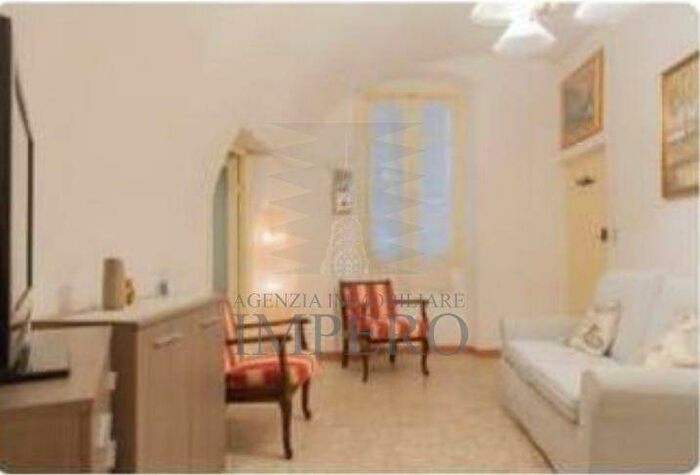 Appartamento trilocale in vendita in Vicolo Cassini, Dolceacqua