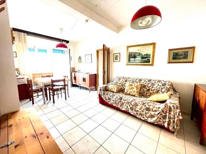 Appartamento trilocale in vendita in Via Edmondo De Amicis, Lido degli Estensi, Comacchio