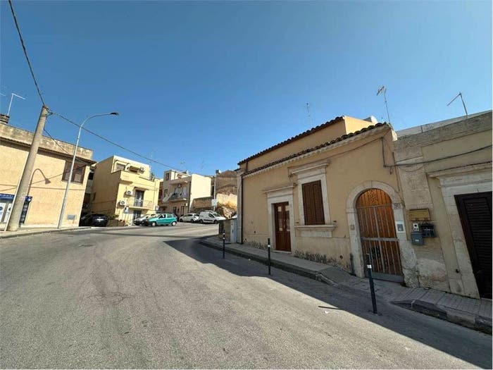 Appartamento con 5 locali in vendita in Via Angelo Cavarra, Centro, Noto