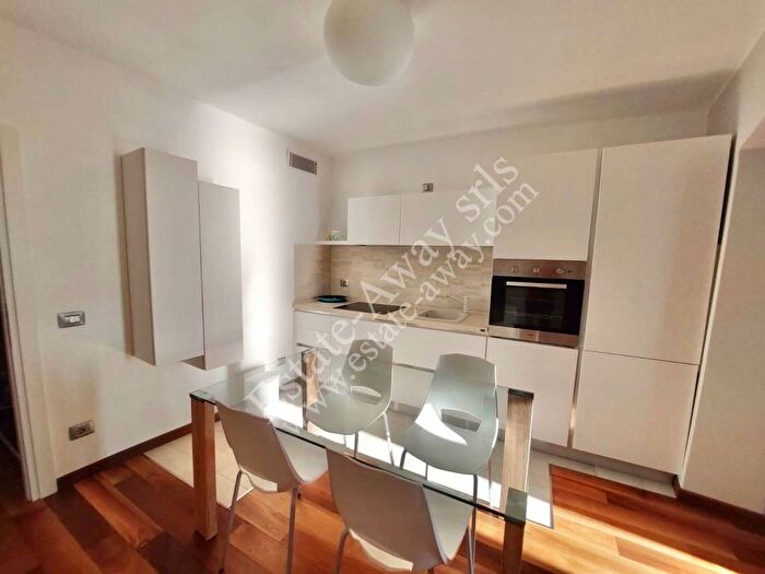 Appartamento trilocale in vendita in Via della Pace, Grimaldi Mortola, Ventimiglia