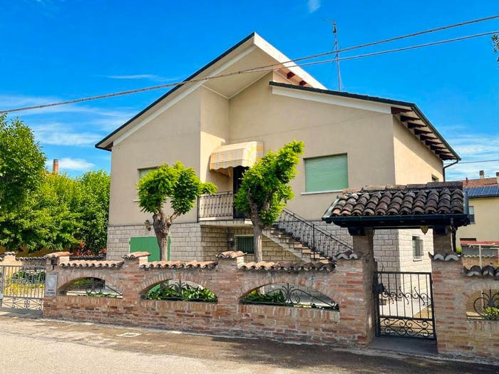 Casa con 6 locali in vendita in Medicina adiacenze via San Carlo, Medicina Buda, Medicina