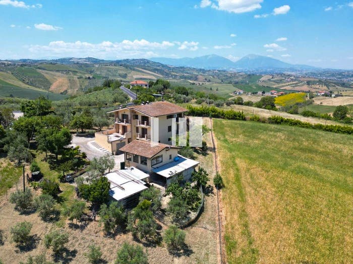 Casa con 6 locali in vendita in Contrada Santa Croce, Notaresco