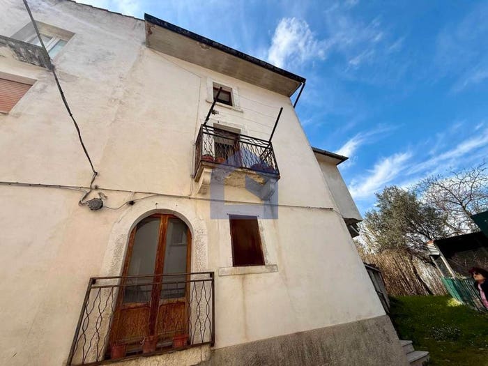Casa con 5 locali in vendita in Via Peligna, Pennadomo