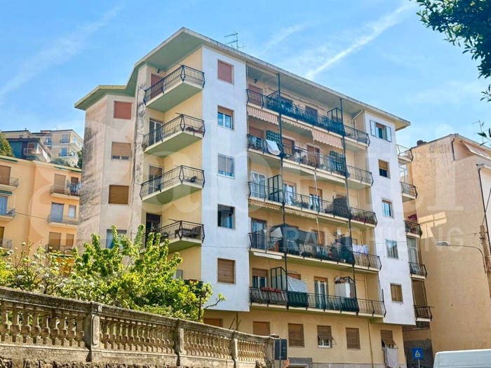 Appartamento quadrilocale in vendita in Via Artallo snc, Porto Maurizio, Imperia