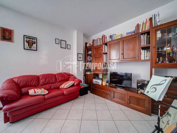 Appartamento bilocale in vendita in Via XXV Aprile, Centro, Azzate